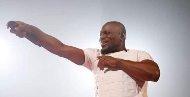 Kery James chante en choeur, avec 20 000 personnes, son titre « Banlieusards »