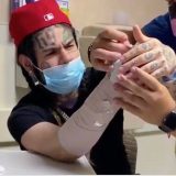 6ix9ine hospitalisé agressé bras