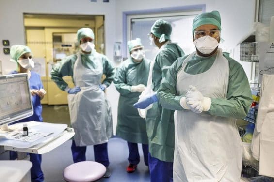 COVID-19 : Une troisième vague pourrait débarquer en janvier