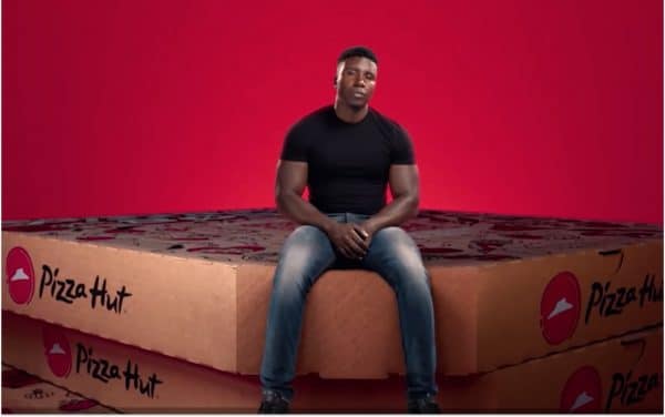 Bosh s’associe à Pizza Hut pour une collaboration complètement folle