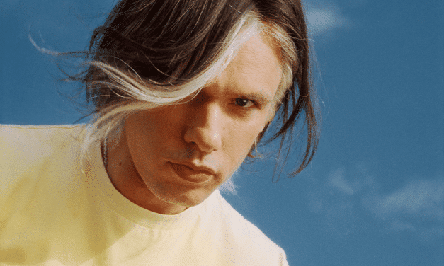 Orelsan : les magasins prennent des mesures pour que les fans n’ouvrent pas les CD
