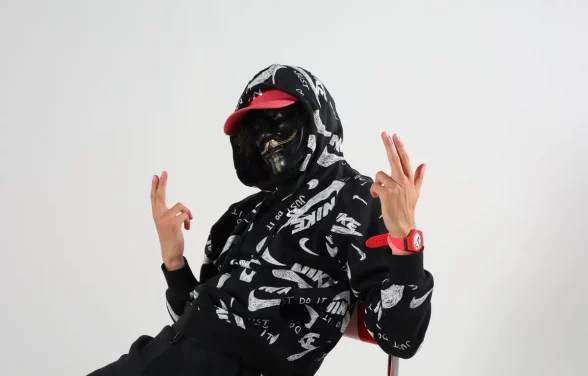 Pour son album, TK a confié la promo à ses fans et les paye avec l’argent de sa maison de disque