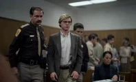 Dahmer : une boîte de nuit organise une soirée à thèmes avec des images de son crime