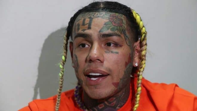 6ix9ine ruiné : le rappeur s’enfuit pour ne pas avoir à payer son avocat