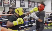 Floyd Mayweather met une raclée au Youtubeur Faze Jarvis