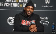 Jon Jones effraie ses fans en postant d'étranges messages sur Twitter