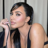 Kim Kardashian devient la risée de la Toile en pleine Fashion Week