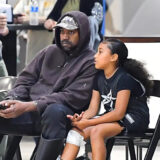 Kanye West s'attire les foudres après avoir invité sa fille à son anniversaire