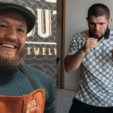 « Tu es la **** de...» Le clan de Khabib détruit Conor McGregor