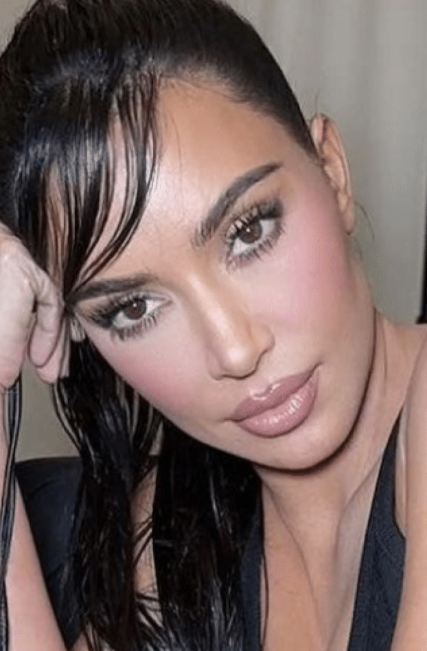Kim Kardashian devient la risée de la Toile après son dernier selfie