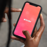 Tinder : plus de la moitié des utilisateurs seraient déjà en couple