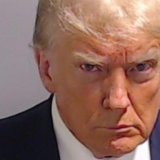 Le mugshot de Donald Trump retourne complètement la Toile