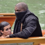 Kanye West et Bianca Censori se font plaisir en bateau, les Italiens sont furieux