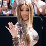 Cardi B : le micro lancé par la rappeuse vendu aux enchères