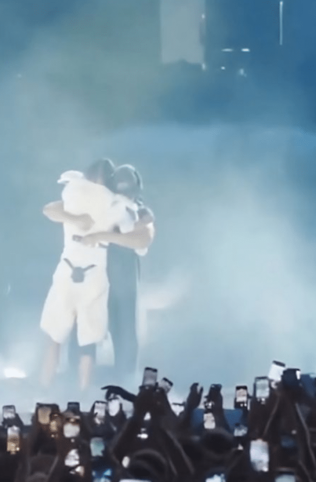 Surprise : Kanye West rejoint Travis Scott sur scène à Rome