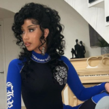 Cardi B : le micro jeté sur une fan a été vendu à une somme astronomique