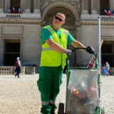 Un éboueur marche de Paris à Marseille pour ramasser les déchets