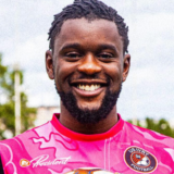 Guy2bezbar signe officiellement un contrat dans le football