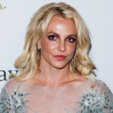 Britney Spears s'offre une barre de pole dance et inquiète de nouveau ses fans