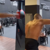 Ciryl Gane très impressionnant : il bat le record d’une machine à coup de poing