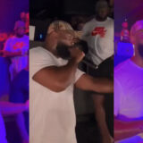 Kaaris demande à deux fans d’arrêter de s’embrasser en showcase