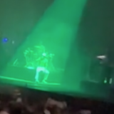 Roméo Elvis furieux après avoir été caillassé en plein concert