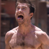Daniel Radcliffe métamorphosé : la star d'Harry Potter arbore des abdos impressionnants