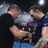 Conor McGregor reçoit sa ceinture noire de Jiu-Jitsu Brésilien