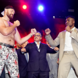 Tyson Fury félicite Francis Ngannou lors de leur premier face à face