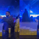 Drake se balade avec un bac de liasses en boîte de nuit