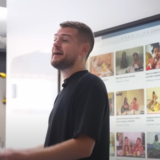 Jeremstar surprend en devenant professeur dans une école de commerce