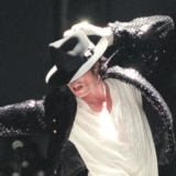 Michael Jackson : le chapeau de son premier moonwalk s'arrache aux enchères