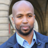 Accusé de partager des « fake news », Rohff prend la parole et détruit les médias