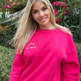 Jessica Thivenin fait la promotion d'un blanchiment dentaire alors qu'elle porte des facettes