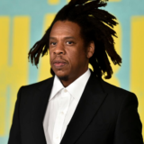 Un dîner avec Jay-Z ou 500 000 dollars ? Le producteur réagit et donne une réponse inattendue