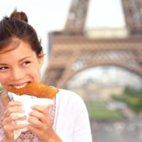 Les crêpes parisiennes seraient stockées dans les bouches d'égout par les vendeurs à la sauvette