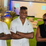 Dadju a-t-il pris un vent par Francis Ngannou ? Il répond à la vidéo qui fait le buzz