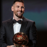 Lionel Messi reçoit son huitième Ballon d'or et oublie le PSG dans son discours