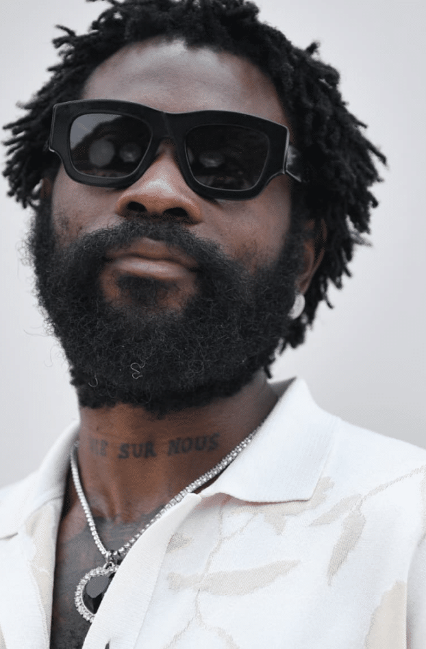 Damso officialise la sortie de son nouvel album et avertit ses fans