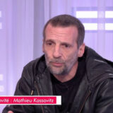 « J’ai failli perdre mon pied » : Mathieu Kassovitz révèle avoir échappé au pire à moto