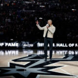 La grosse boulette des Spurs lors de leur hommage musical à Tony Parker