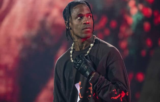 Travis Scott offre 3000 jouets et 250 000 dollars à des familles dans le besoin