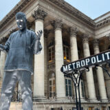Une statue XXL de Kid Cudi s'installe à Paris et affole les passants