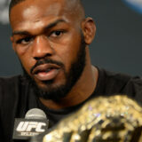 Jon Jones en convalescence : sa transformation inquiète les internautes