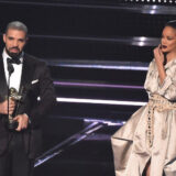 Drake refuse absolument de chanter un titre de Rihanna, les fans s'interrogent