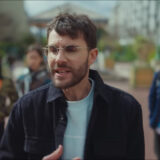 Cyprien dépassé par les fausses pubs générées par IA, il souhaite porter plainte