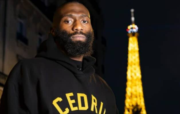 Cédric Doumbé signe son retour dans l'octogone lors du Bellator Paris