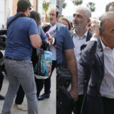 Eric Zemmour visé par des oeufs à Ajaccio, il s'en prend à une manifestante