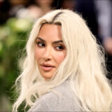 Kim Kardashian : huit ans plus tard, de nouveaux détails sur son braquage se dévoilent
