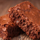 Un homme découvre un bloc de résine dans un brownie industriel